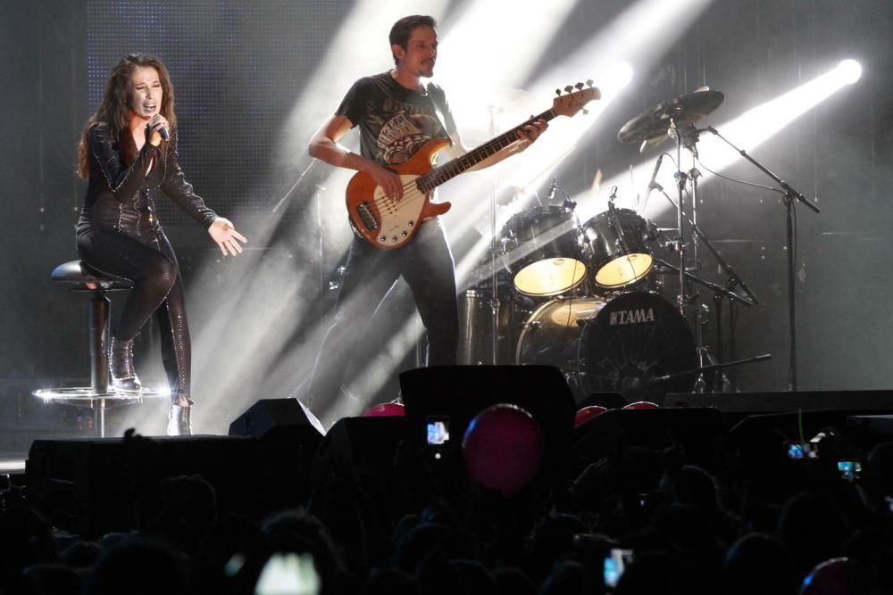 Malú desata el "caos" en Vigo