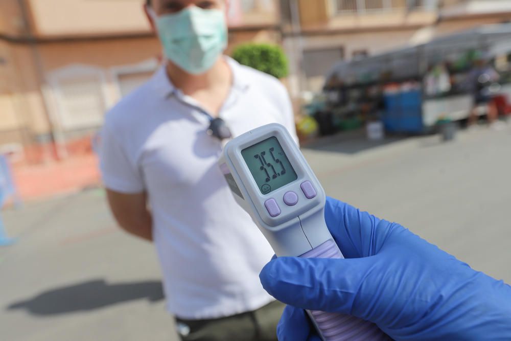 Control de temperatura en el mercadillo de Callosa de Segura por parte de la Policía Local