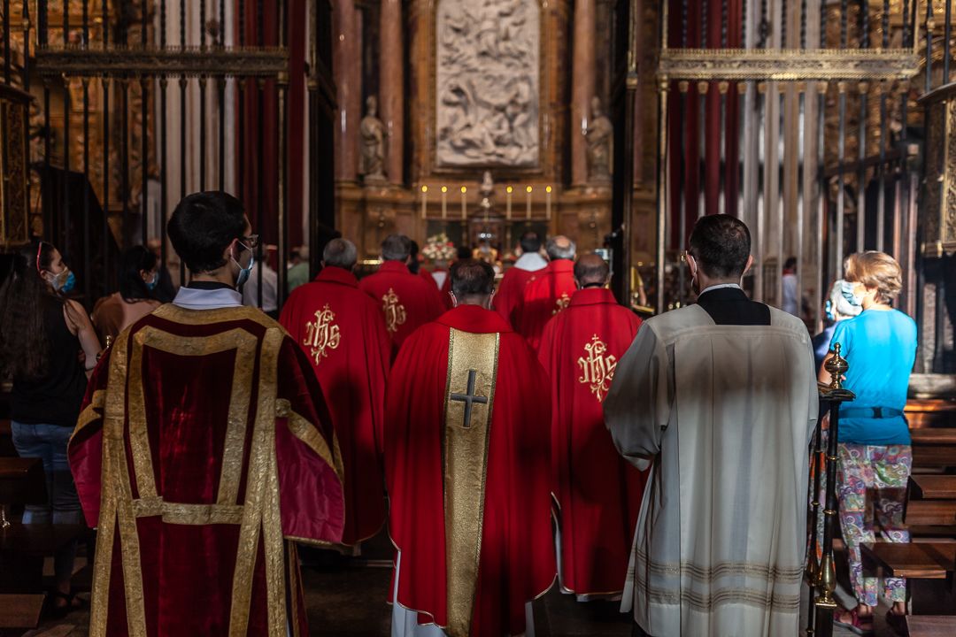 Misa en la catedral en memoria de las victimas del coronavirus