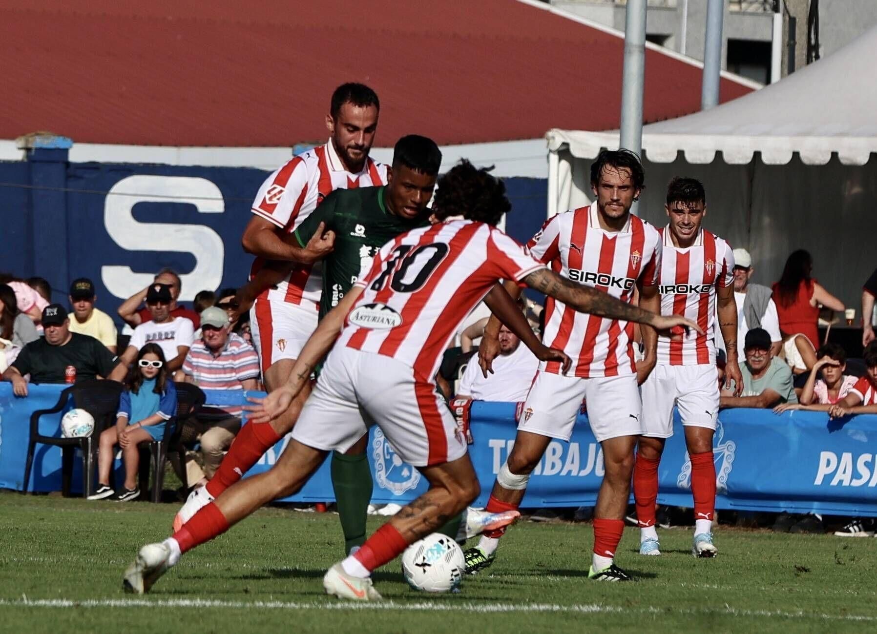 EN IMÁGENES: Amistoso de pretemporada en Grado entre Sporting y Racing de Santander