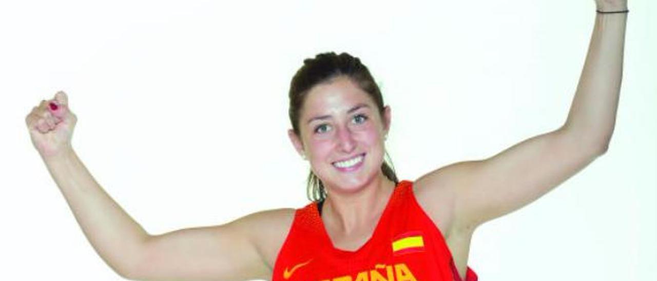 La grancanaria Leonor Rodríguez posa con la camiseta de España.