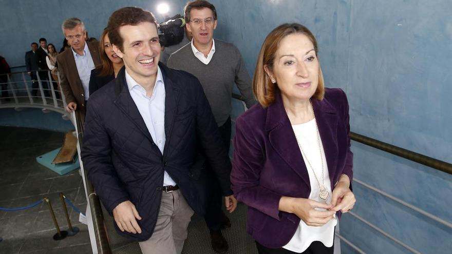 Ana Pastor, en un mitin del PP con Casado y Feijóo. // M.G.Brea