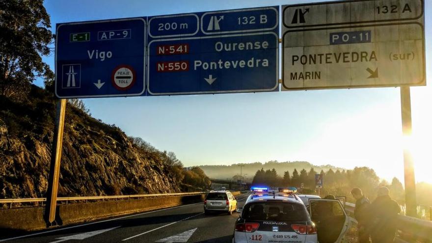 Control preventivo de la Policía en el lugar. // FdV