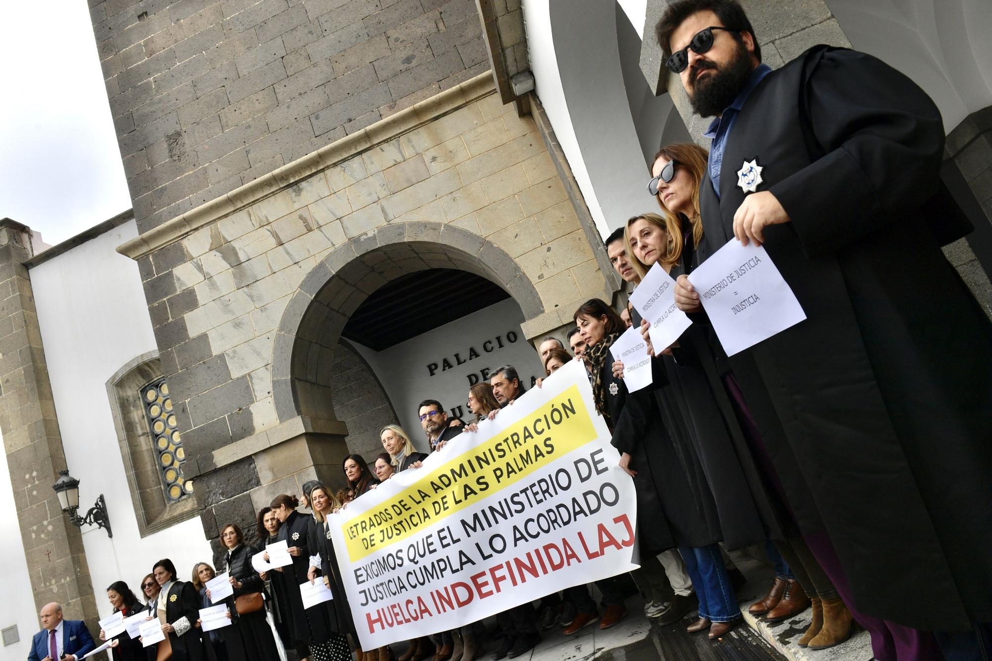 Nueva jornada de concentración de los letrados de la administración de justicia en la provincia de Las Palmas.