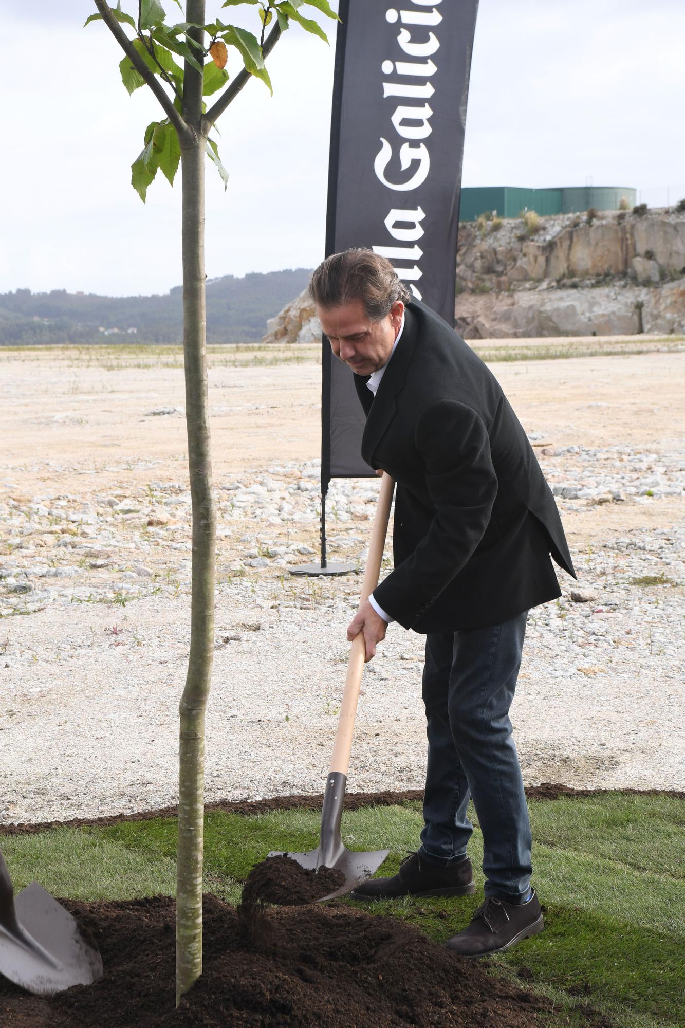 Primera piedra de la nueva fábrica de Estrella Galicia en Morás (Arteixo)