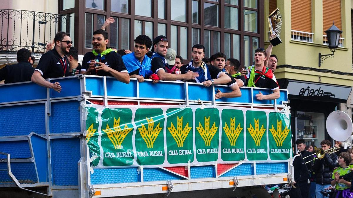 Homenaje y pasillo a los "Guerreros de Viriato" por su ascenso