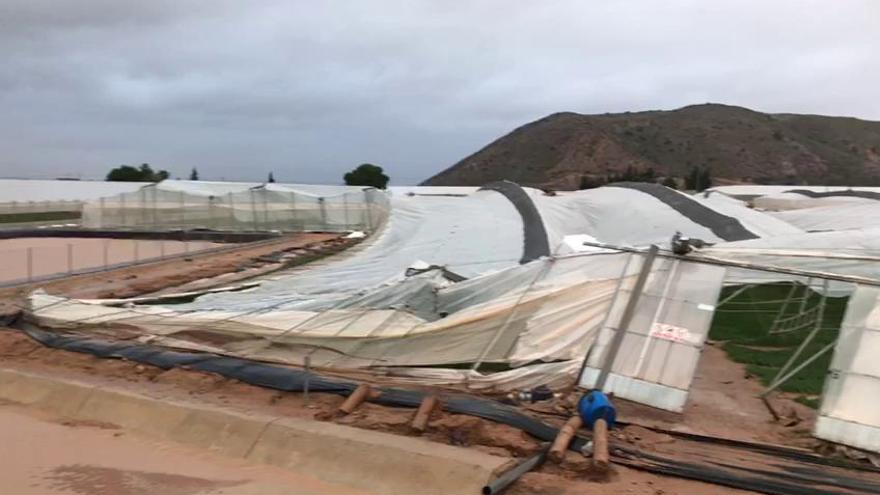 Destrozos en una finca-invernadero del Campo de Cartagena por el temporal