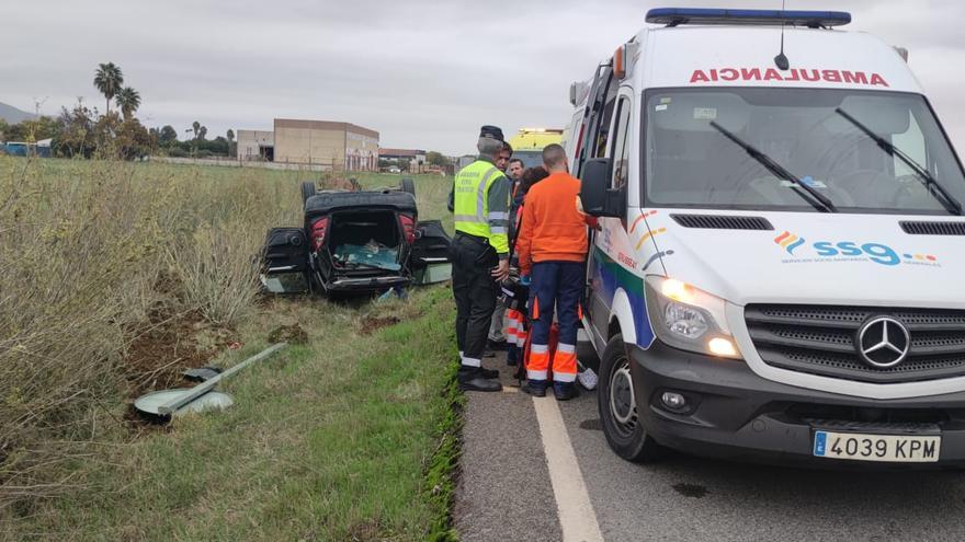 Dos heridos tras el choque de dos turismos en la carretera A-431