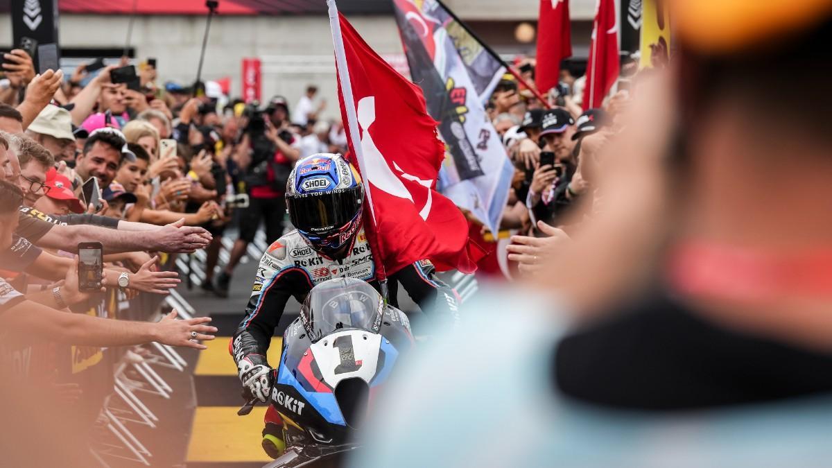 Razgatlioglu celebra su victoria en Hingría