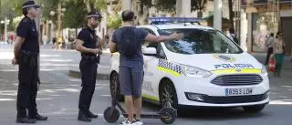 El Ayuntamiento de Córdoba consulta a la DGT si puede exigir casco y seguro a los patinetes eléctricos