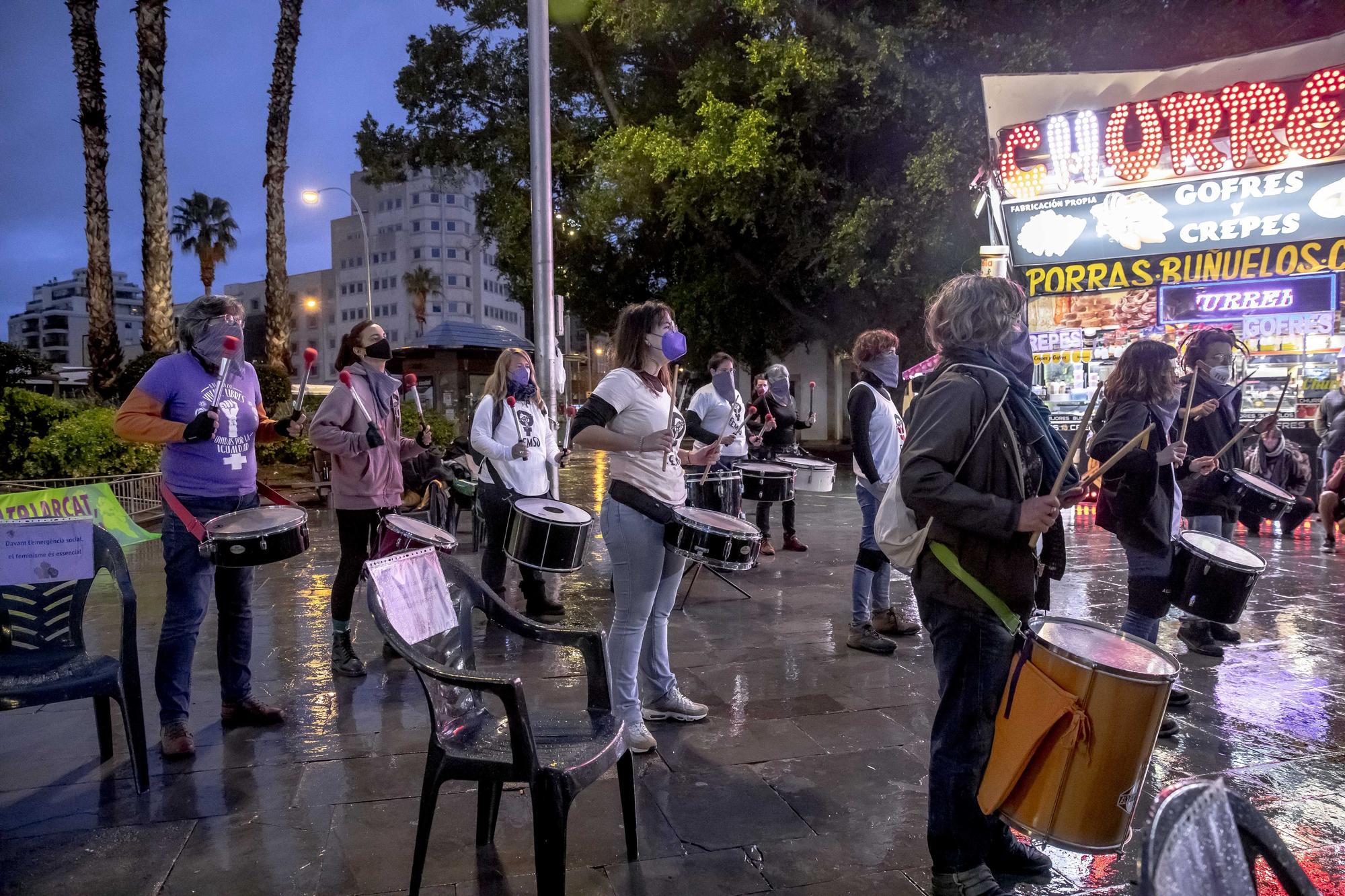 El Movimiento Feminista de Mallorca pide acabar con la brecha salarial y erradicar "la feminización de la pobreza"