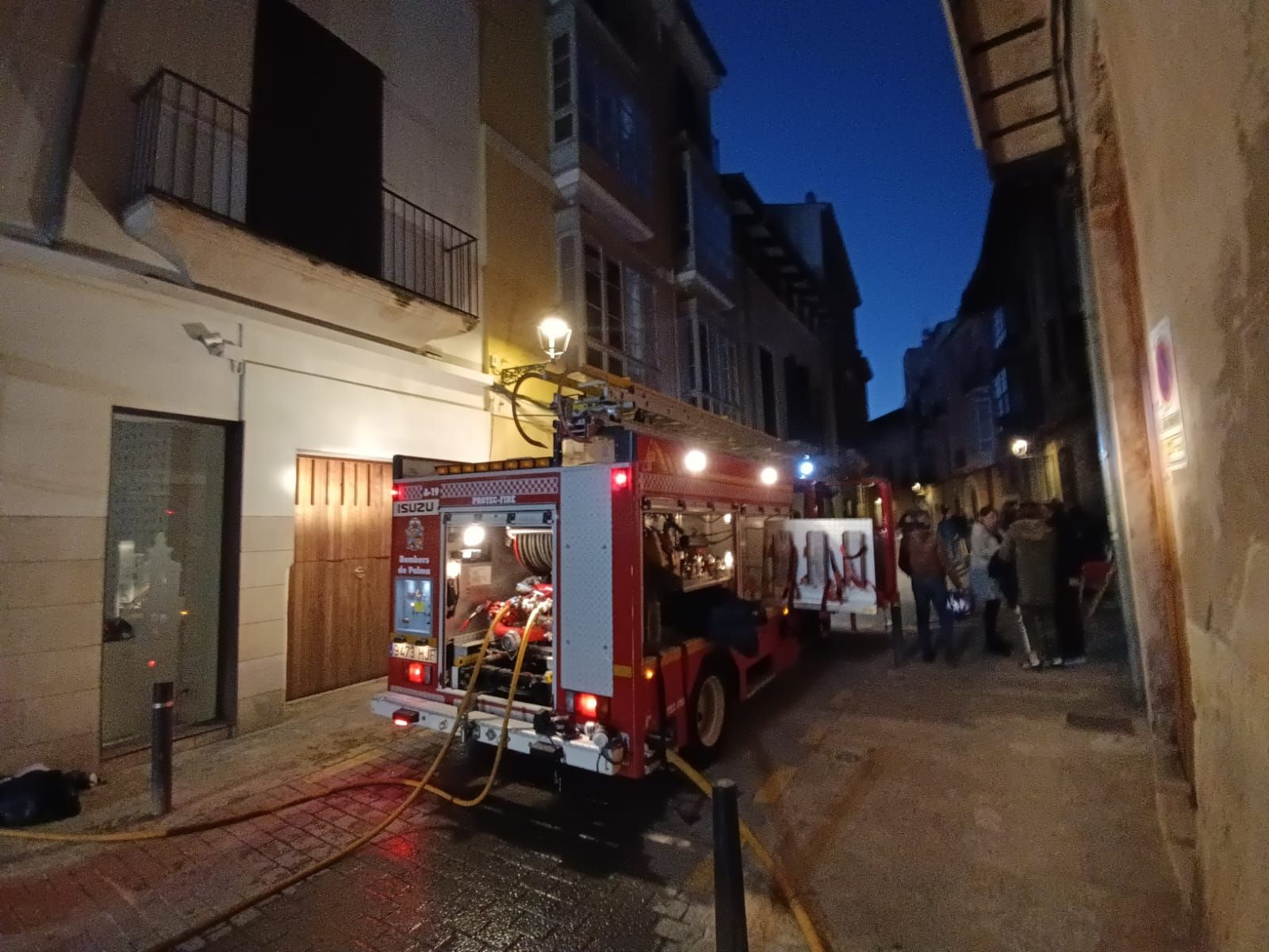 Desalojan un hotel del casco antiguo de Palma por un incendio en el spa