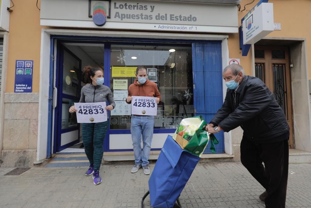 El 42833, cuarto premio de la Lotería de Navidad, vendido en el Pont d’Inca y Capdepera