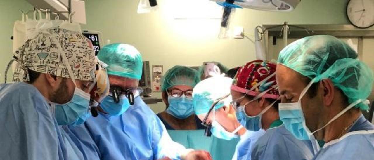 Archivo - Canarias.- El Hospital Universitario de Gran Canaria Dr. Negrín realiza más de 70 trasplantes de corazón desde 2019