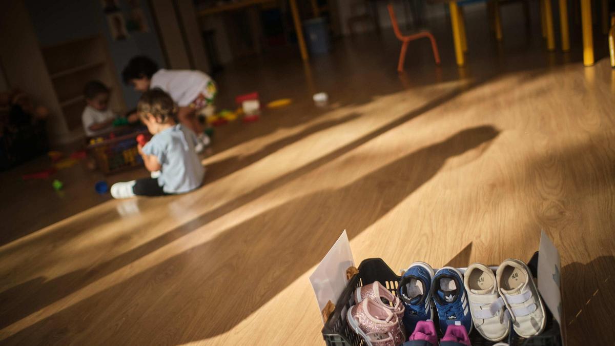 Unos niños juegan en una escuela infantil de Tenerife