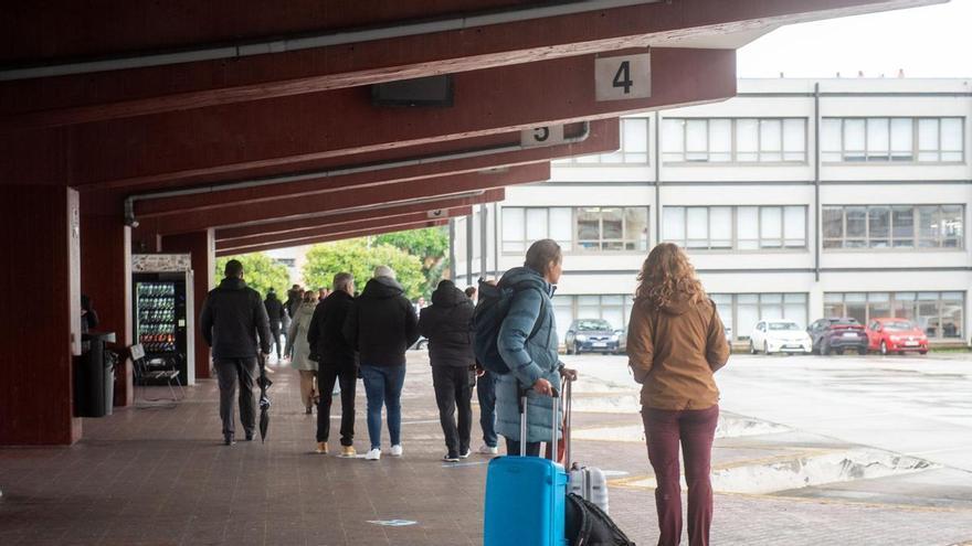 Los buses interurbanos y escolares de A Coruña inician el miércoles una huelga indefinida