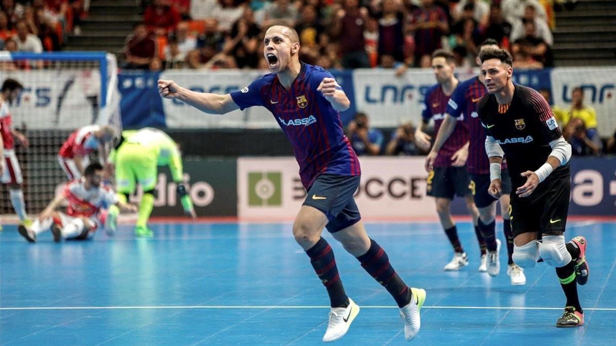 Ferrao festeja su gol en la final.