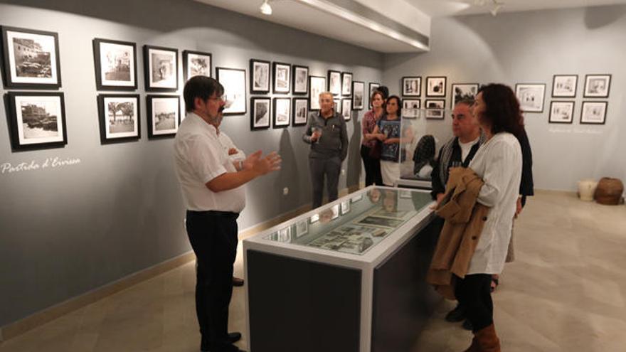 Inauguración, ayer, de la exposición de la muestra de imágenes de Michael Everitt tomadas en 1954.