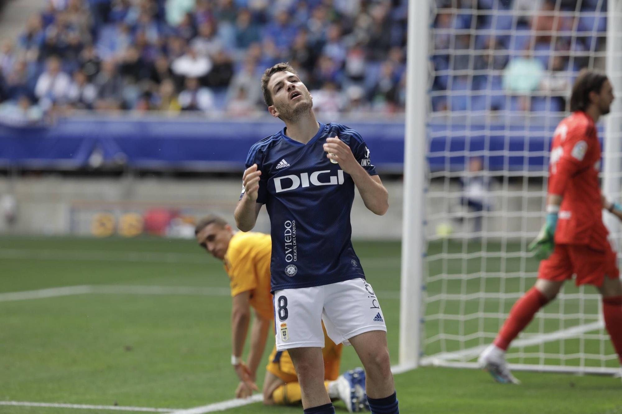 EN IMÁGENES: La remontada del Oviedo frente a la Ponferradina y el gran ambiente en el Tartiere