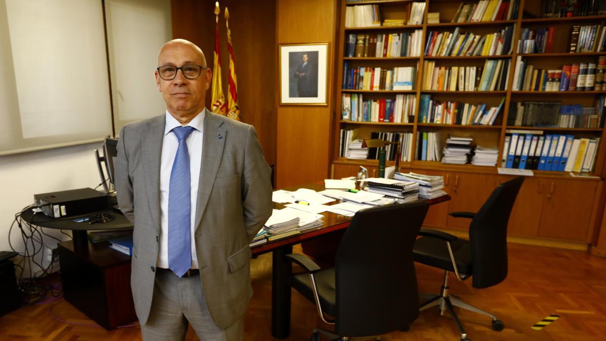 José Antonio Mérida, en su despacho antes de la entrevista que mantuvo con EL PERIÓDICO DE ARAGÓN.