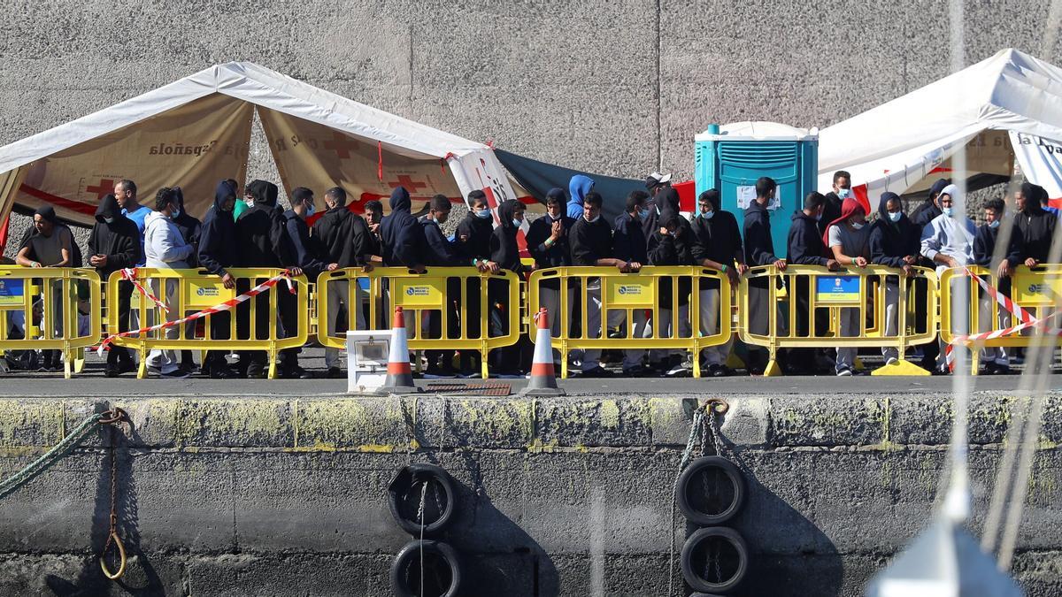 Canarias recibe casi 600 inmigrantes más hasta la mañana del domingo