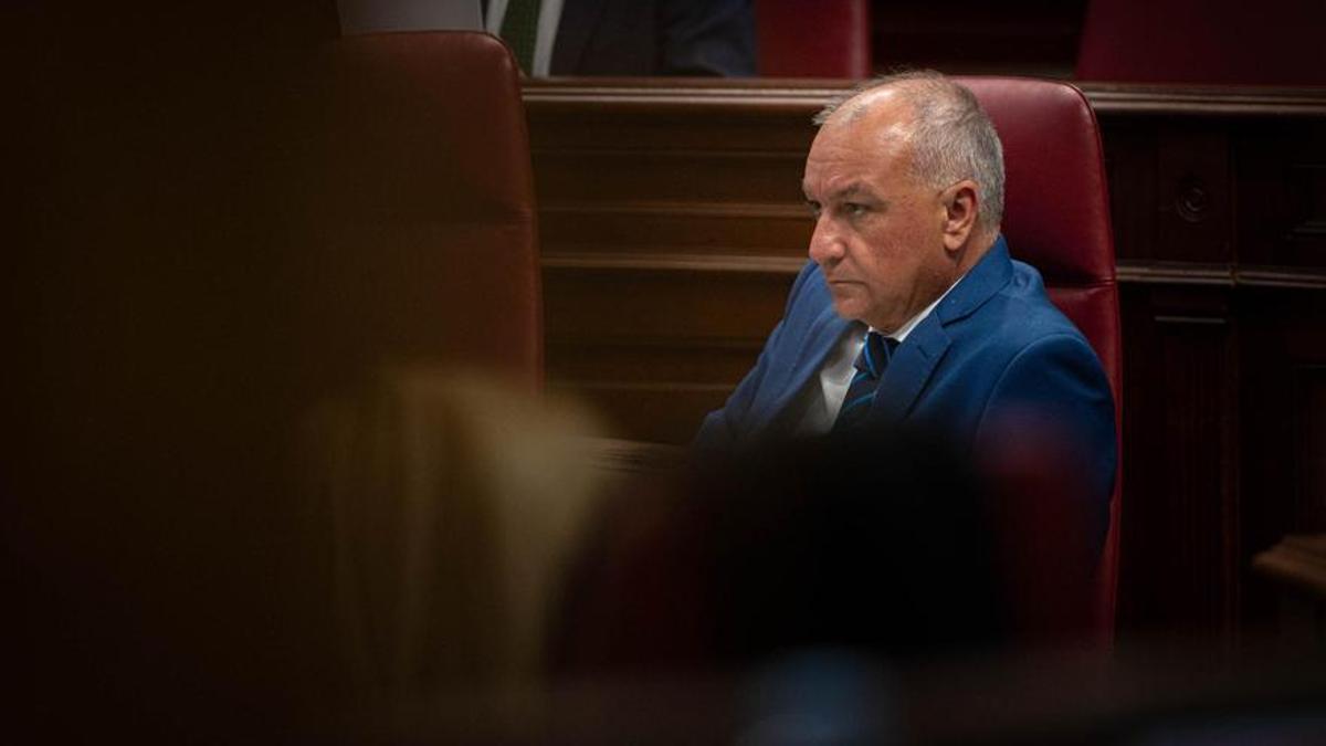 Luis Campos, portavoz parlamentario de NC-Bc, en su escaño del Parlamento.