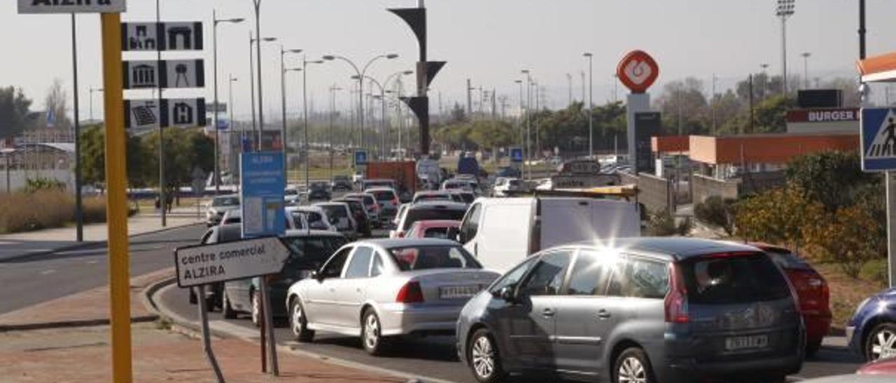 Alzira pierde casi mil coches en seis años