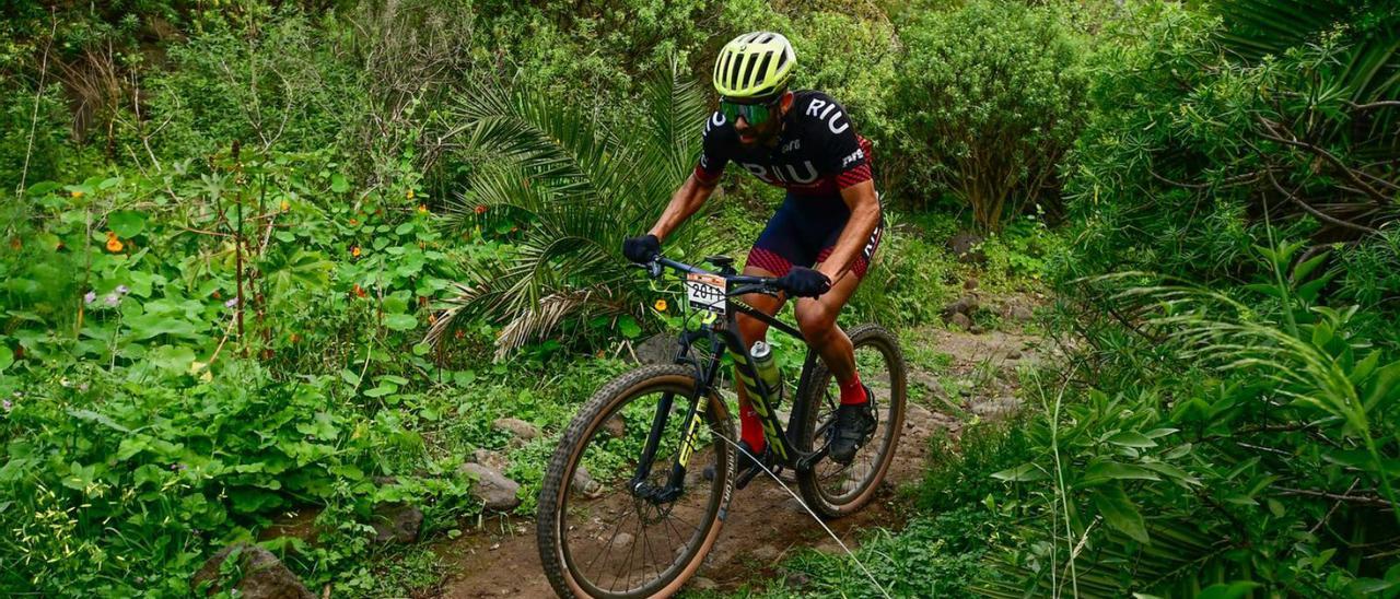 Blas Rivero, integrante del equipo ganador de la OnBiking 2022, durante un tramo de la prueba. | | LP/DLP