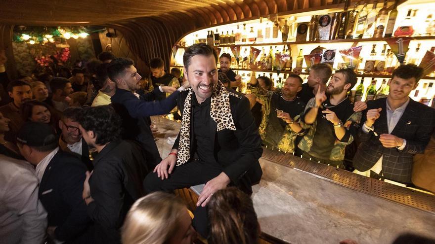 Celebración en la coctelería Paradiso, tras ser nombrada la mejor del mundo en 2022