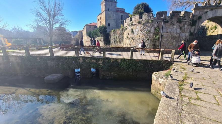 Aguas negras y olor nauseabundo en el río Con