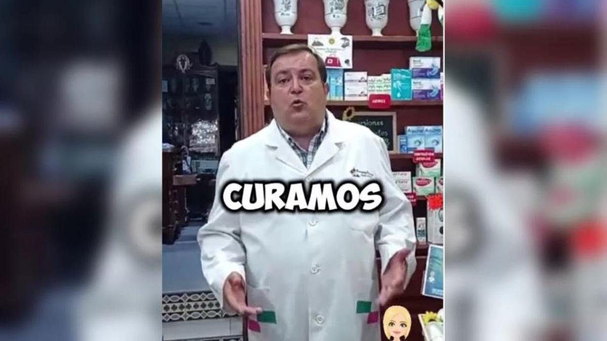 Un frame del vídeo viralizado en redes por la farmacia alcoyana Penadés.