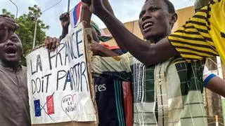 Francia amenaza "muy en serio" con una intervención militar en Níger