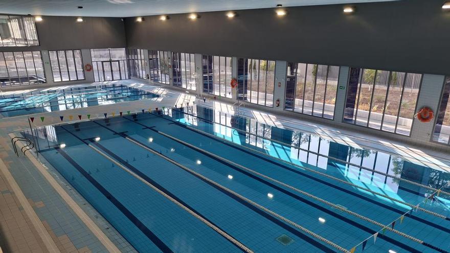 Xàbia llenará de paneles solares la cubierta de su piscina climatizada para hacerla energéticamente sostenible