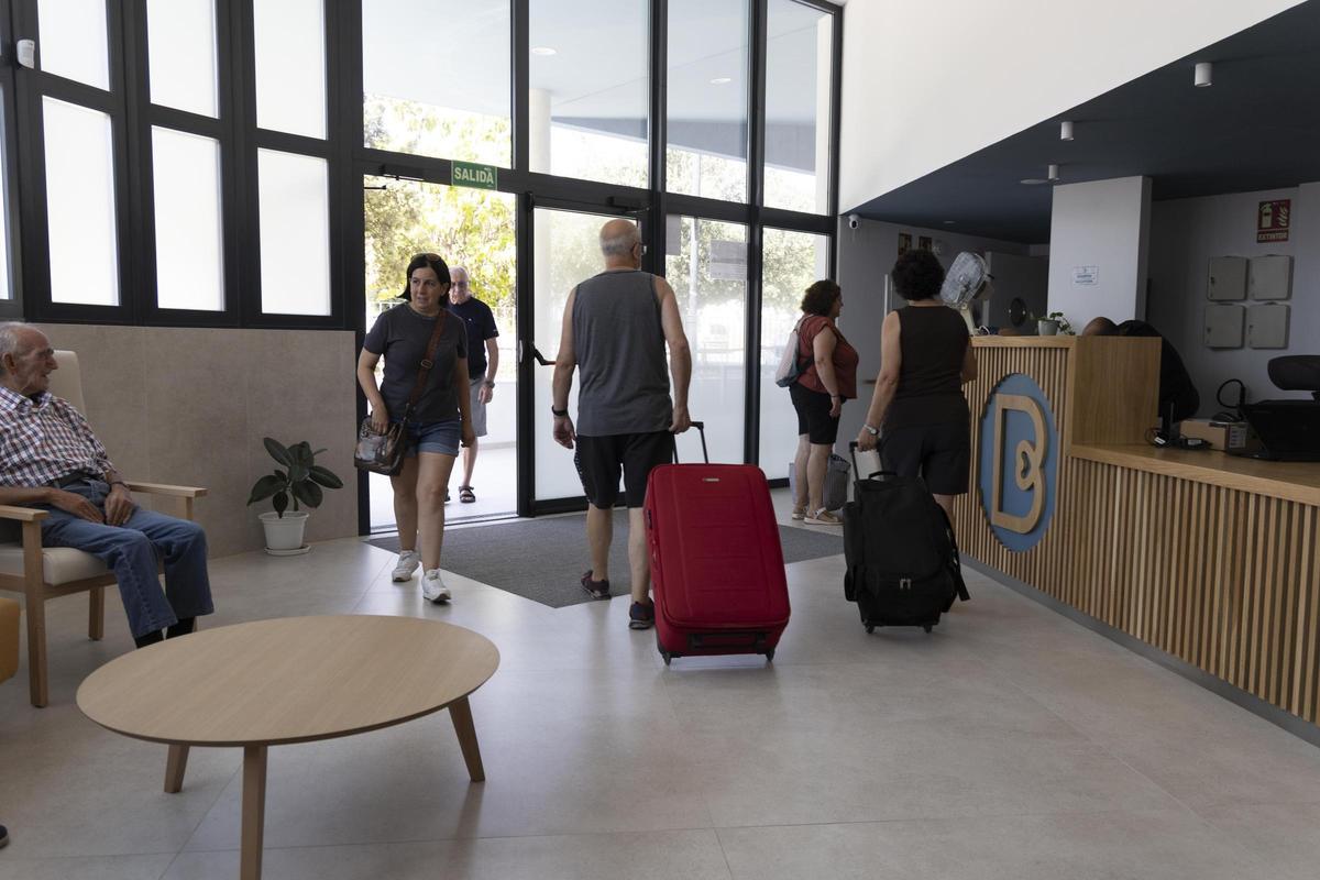 Así ha sido el traslado de los usuarios a la nueva residencia la  Beneficencia de Ontinyent