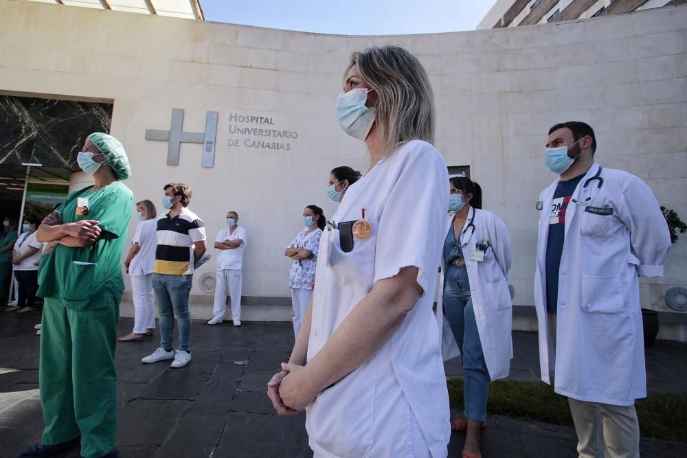 Minuto de silencio en el HUC