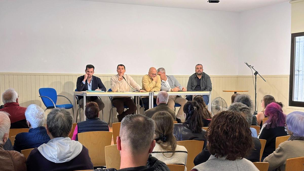 Reunión entre el Ayuntamiento de La Laguna, los propietarios incluidos en la Actuación Singular de Las Chumberas y el conjunto de vecinos y vecinas del barrio.