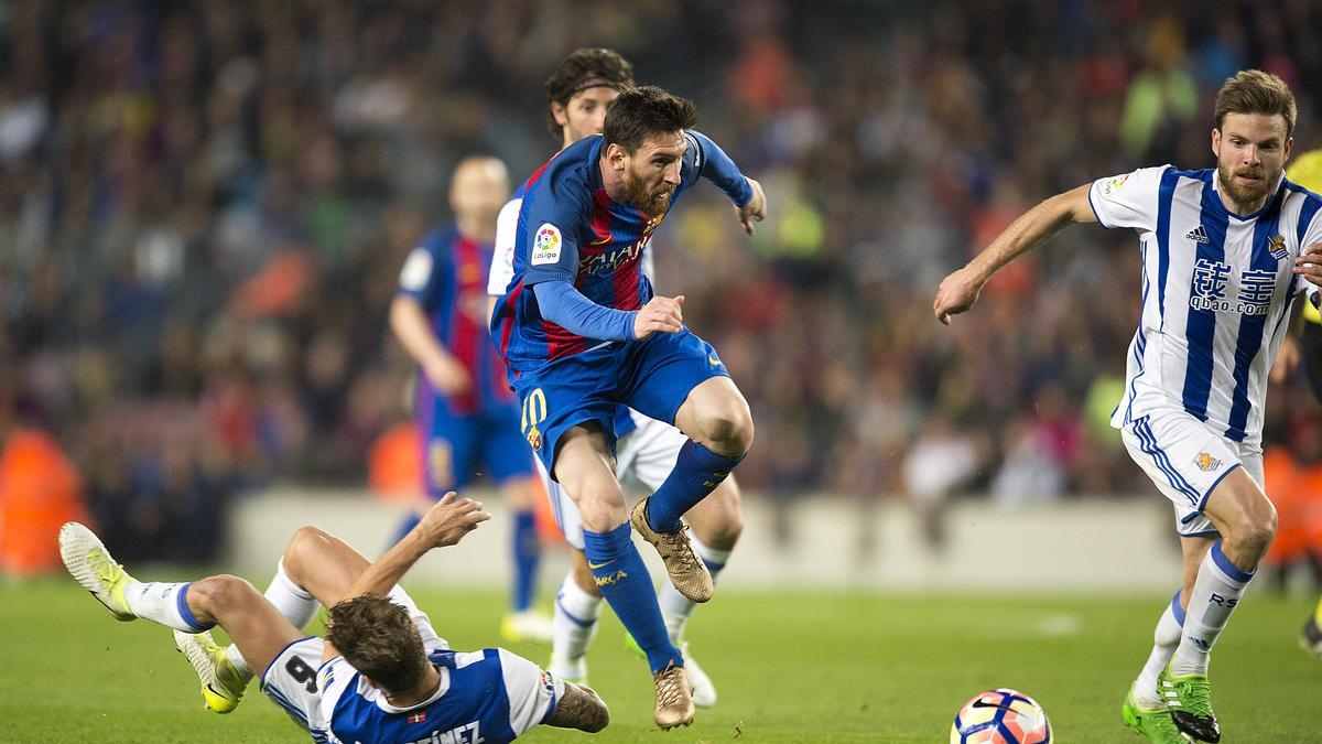 Leo Messi, al ataque, contra la Real Sociedad