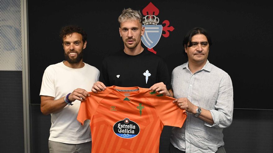 Radu posa junto a Sergio Álvarez y a Marco Garcés.