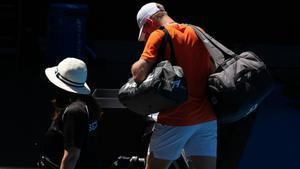 Alejandro Davidovich Fokina tras retirarse ante Tommy Paul