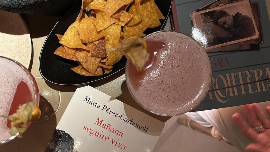 Entre cosmos, amigas y libros: pasa la vida