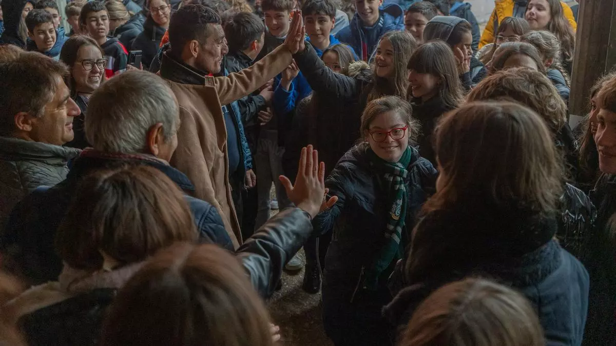 Los actores de "Campeones", como estrellas del rock en su llegada a Zamora