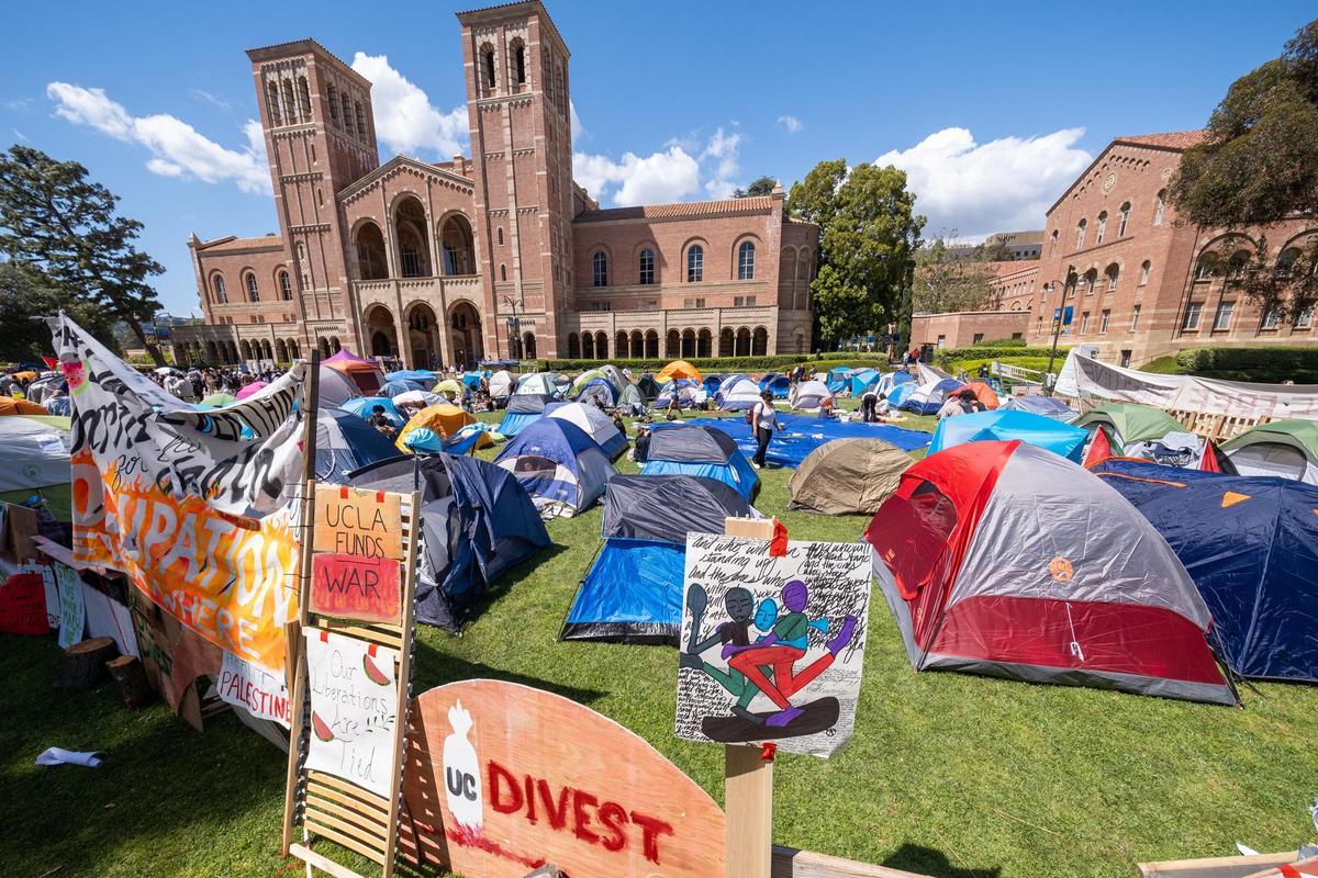 La Universidad de California en Los Angeles en su campamento pro-Palestina