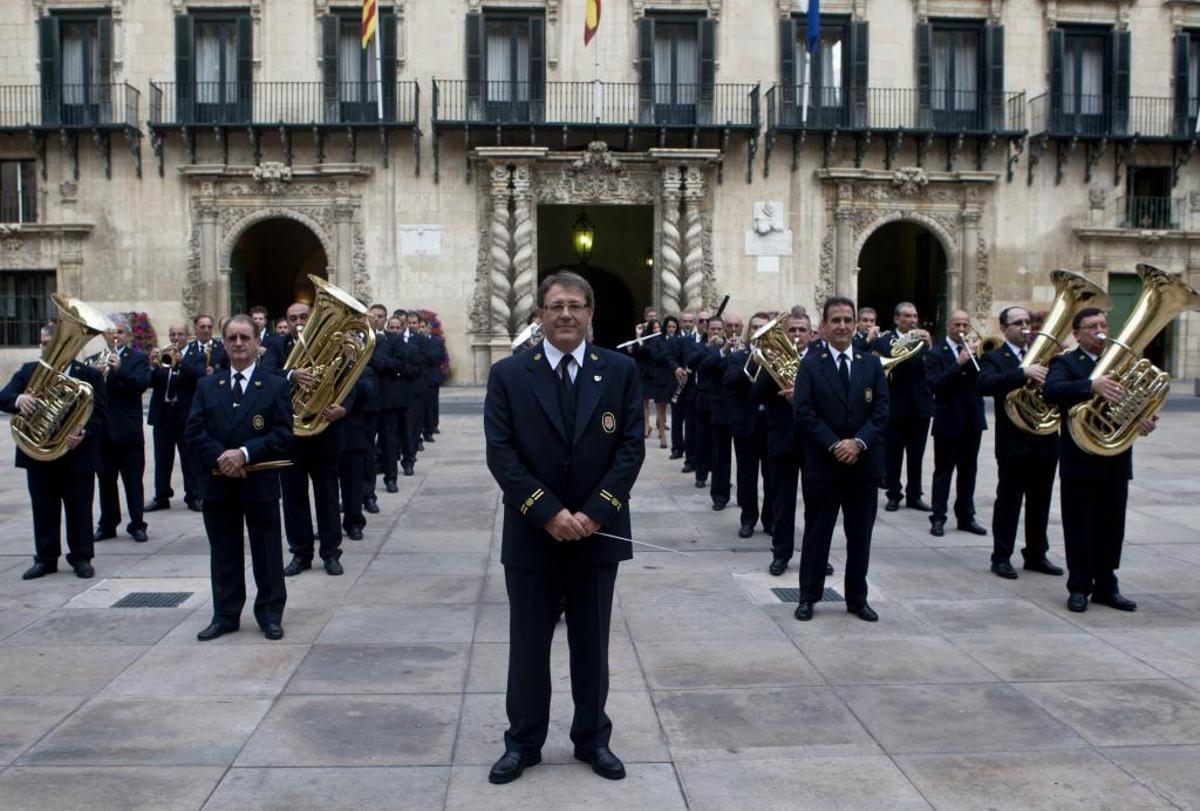 José Vicente Díaz Alcaina, al frente de la Banda Sinfónica Municipal de Alicante