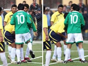 Evo Morales agredeix un rival en un partit amistós.
