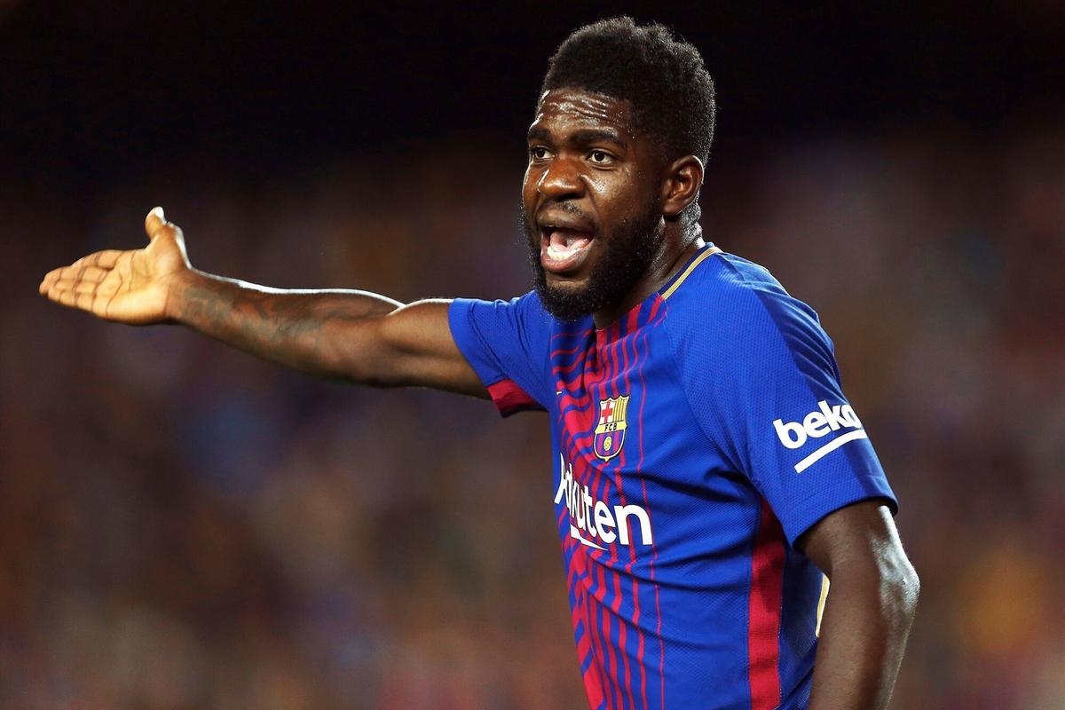 El defensa frances del FC Barcelona Samuel Umtiti durante el partido de la tercera jornada de Liga en Primera Division entre el FC Barcelona y el RCD Espanyol en el Camp Nou de Barcelona