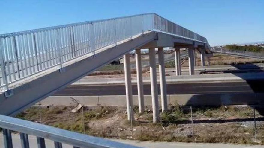 La pasarela de Meliana que va a la playa.