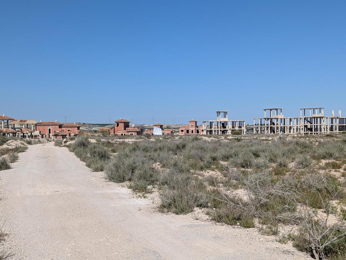 Estado de las viviendas que se levantaron en Fortuna Hill en la urbanización Las Lamparillas