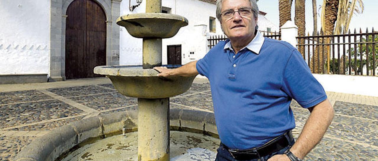 El pregonero de las fiestas de San Francisco 2015, Heriberto Zerpa Falcón, ayer en el barrio histórico de Telde.