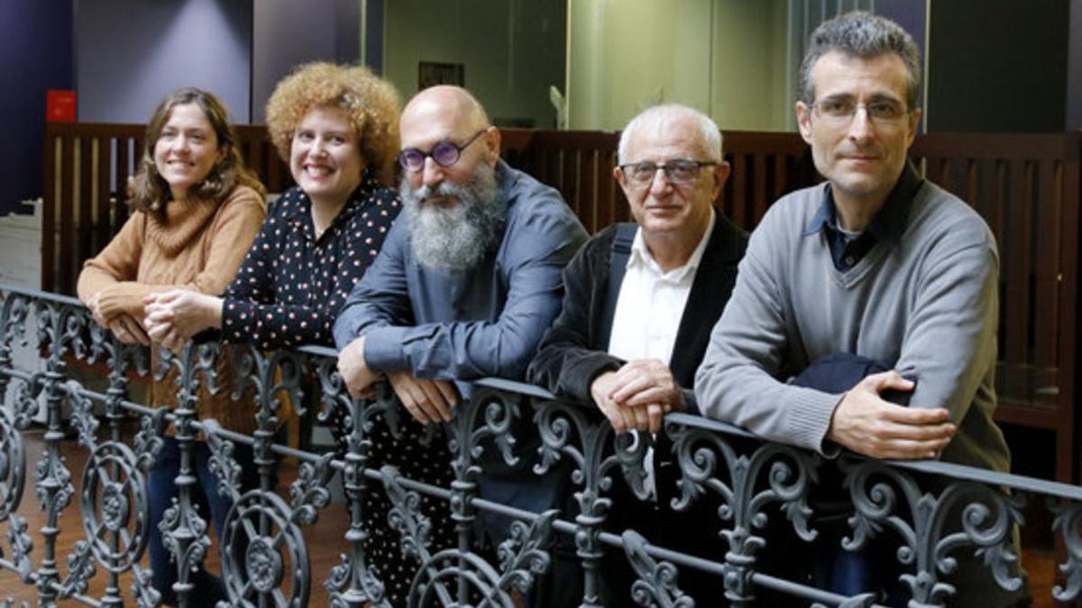 Ganadores de los Premi Octubre Neus Nadal, Queralt Riera, Antoni Martí Monterde, Carles Mulet y Salvador Company.