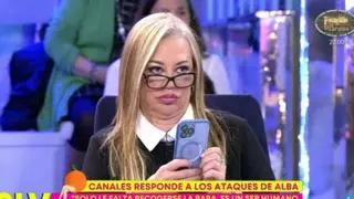 El bochornoso momento de Belén Esteban cuando 'Sálvame' capta la pantalla de su móvil durante el programa